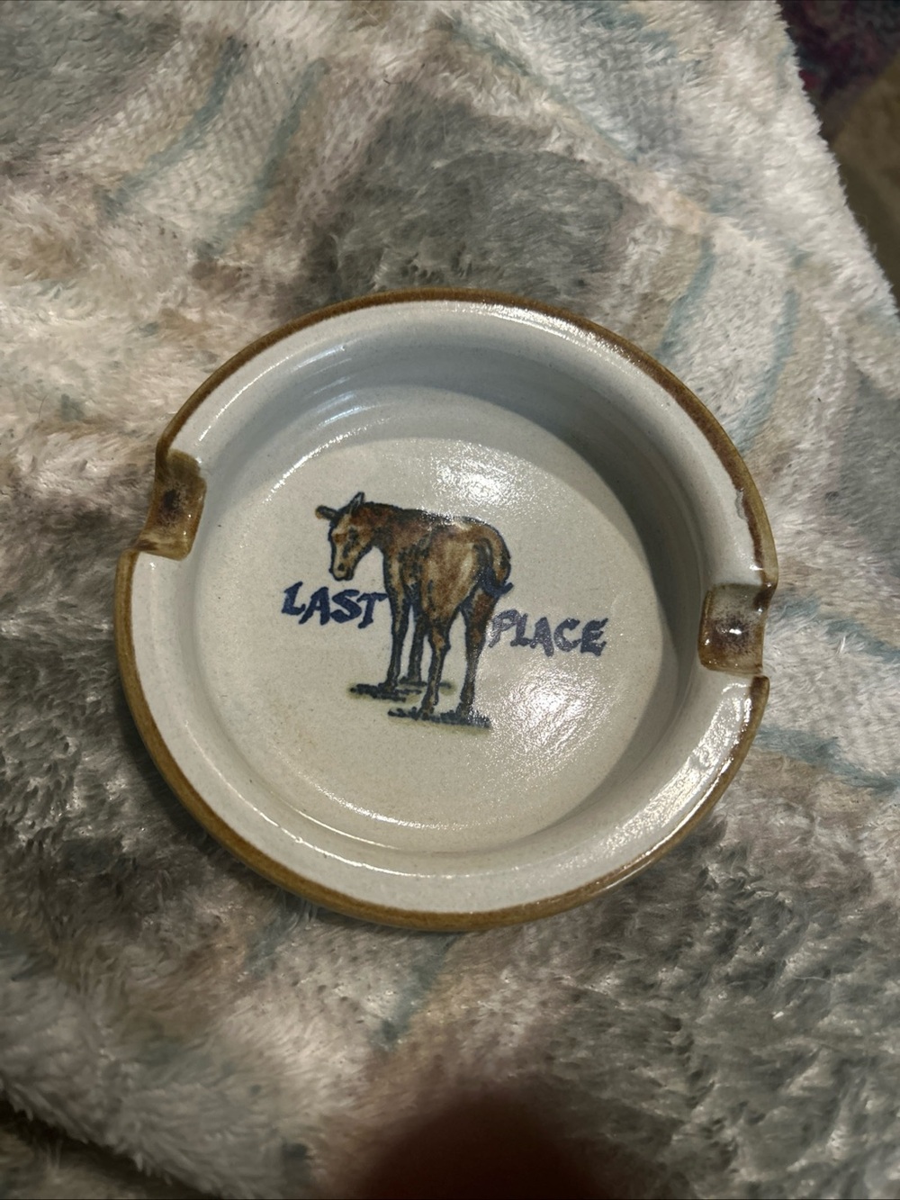 Vintage-Style Ceramic Ashtray with Horse Illustration - White & Brown